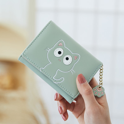 Sieviešu maks ar izšuvumu un metāla aizdari