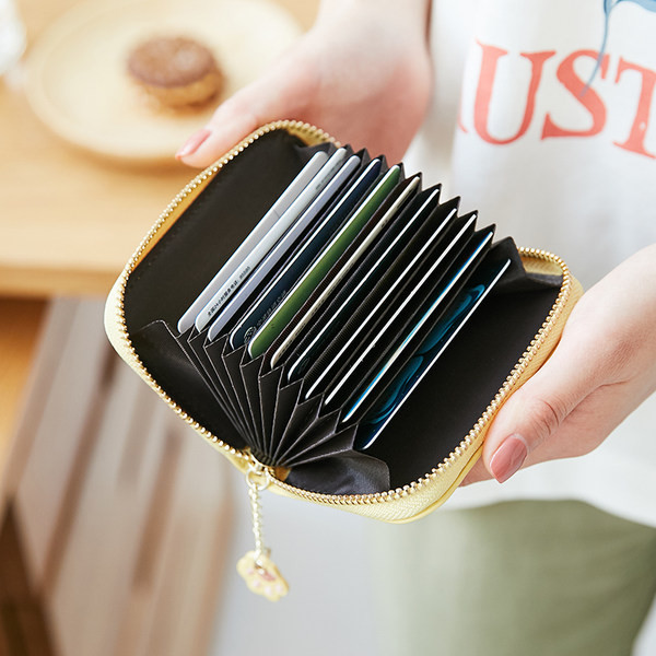 Παιδικό πορτοφόλι από οικολογικό δέρμα με φερμουάρ και τρισδιάστατο στοιχείο