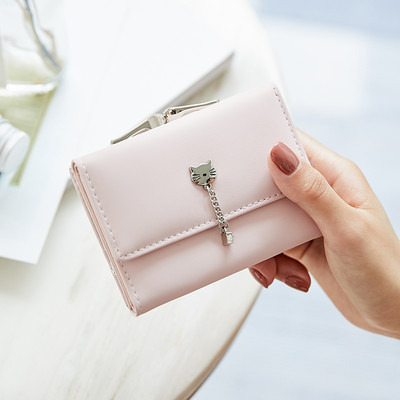 Neliels sieviešu maks no eko ādas ar metāla kulonu un monētu kabatu