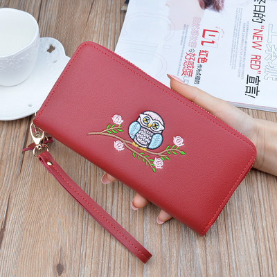 Γυναικείο πορτοφόλι με χρωματιστά κεντήματα