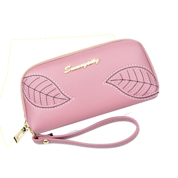 Πορτοφόλη με μεταλλική επιγραφή και κεντήματα