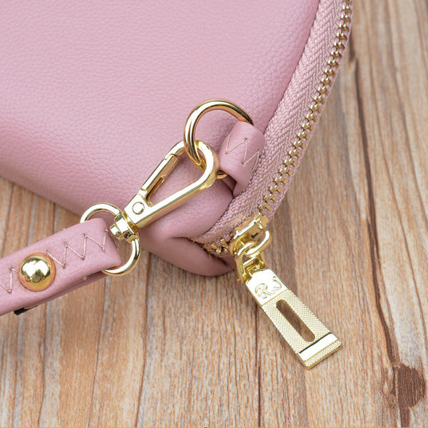 Πορτοφόλη με μεταλλική επιγραφή και κεντήματα