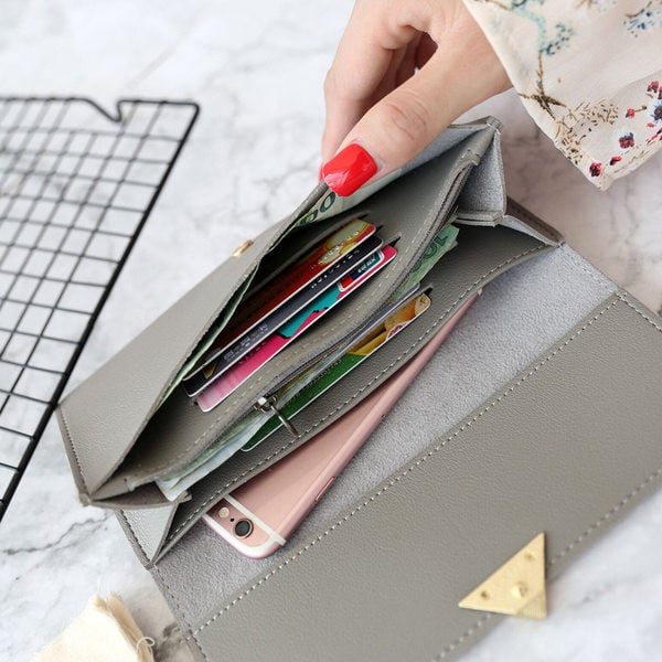 Γυναικείο έκο δερμάτινο πορτοφόλι με μεταλλικό στοιχείο - σε διάφορα χρώματα