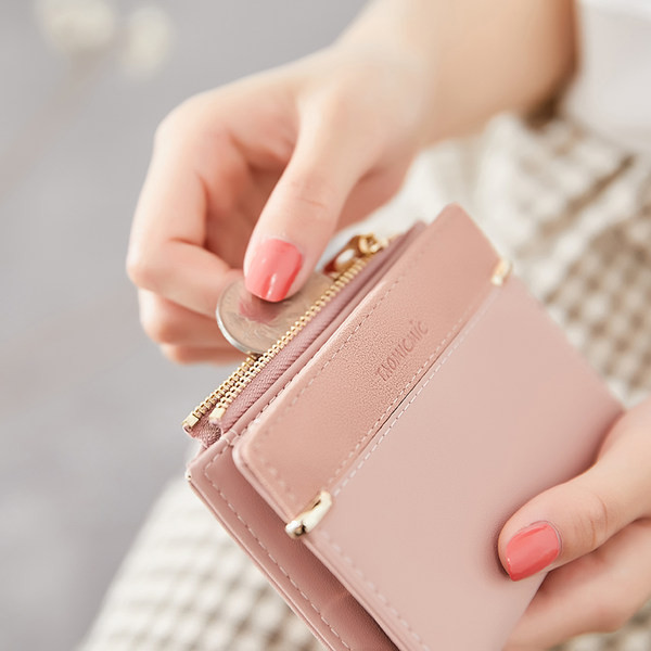 Neliels sieviešu maks ar metāla aizdari - mākslīgā āda