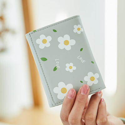 Γυναικείο πορτοφόλι με floral απλικέ και μεταλλικό κούμπωμα