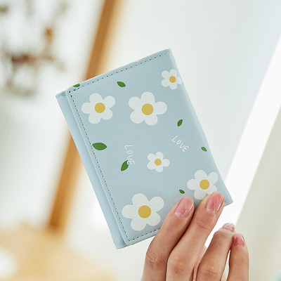 Γυναικείο πορτοφόλι με floral απλικέ και μεταλλικό κούμπωμα