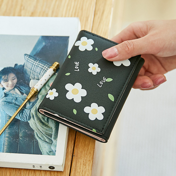 Γυναικείο πορτοφόλι με floral απλικέ και μεταλλικό κούμπωμα