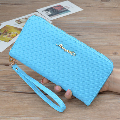 Funkcionāls sieviešu maks ar rāvējslēdzēju un īsu rokturi