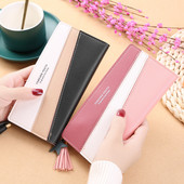 Γυναικείο έκοδερμάτινο πορτοφόλι με φούντα και επιγραφή σε δύο χρώματα