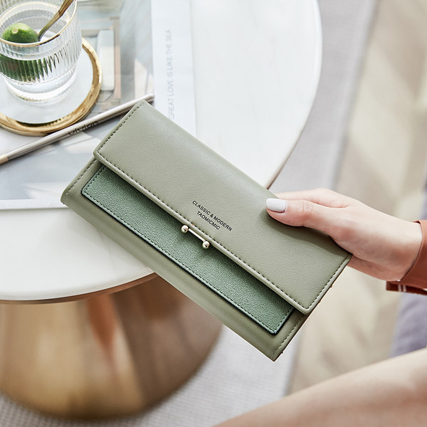 Γυναικείο πορτοφόλι νέο μοντέλο από οικολογικό δέρμα με διάφορα τμήματα