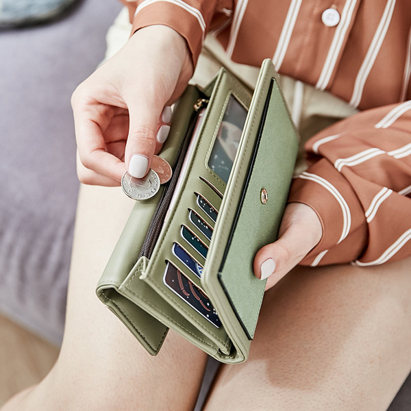 Γυναικείο πορτοφόλι νέο μοντέλο από οικολογικό δέρμα με διάφορα τμήματα