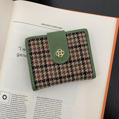 Γυναικείο πορτοφόλι με θήκες για έγγραφα και πιστωτικές κάρτες