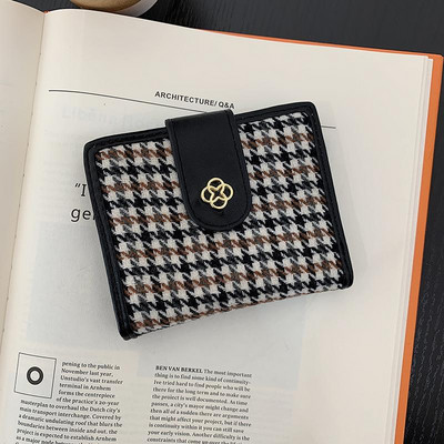 Γυναικείο πορτοφόλι με θήκες για έγγραφα και πιστωτικές κάρτες