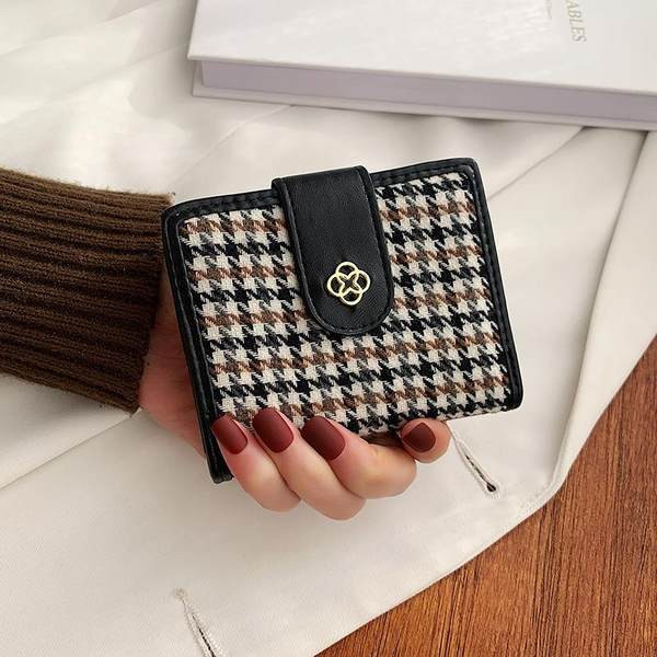 Γυναικείο πορτοφόλι με θήκες για έγγραφα και πιστωτικές κάρτες