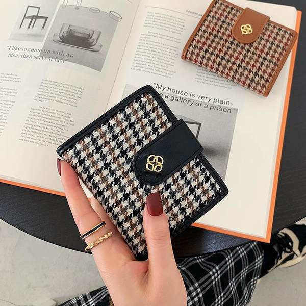 Γυναικείο πορτοφόλι με θήκες για έγγραφα και πιστωτικές κάρτες