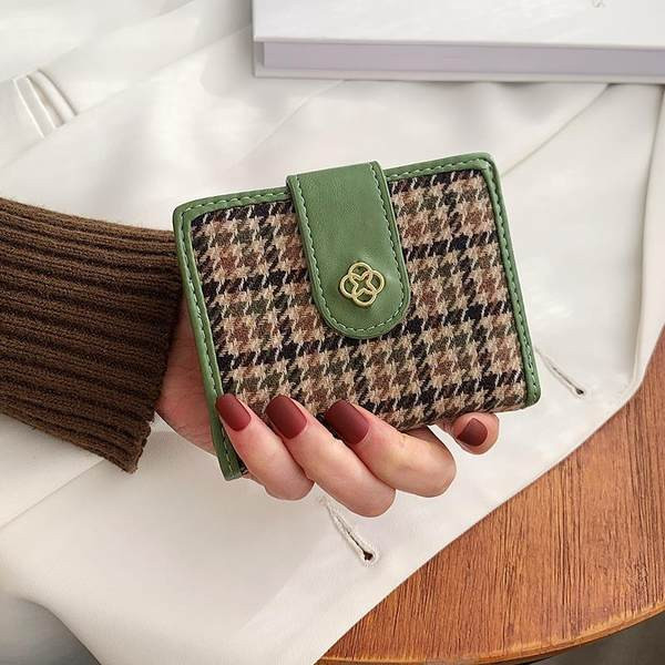 Γυναικείο πορτοφόλι με θήκες για έγγραφα και πιστωτικές κάρτες