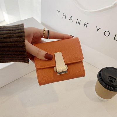 Γυναικείο μικρό πορτοφόλι με μεταλλική αγκράφα