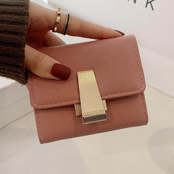 Γυναικείο μικρό πορτοφόλι με μεταλλική αγκράφα