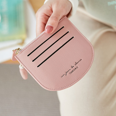 Λεπτό γυναικείο πορτοφόλι με θήκη για κέρματα και χρεωστικές κάρτες
