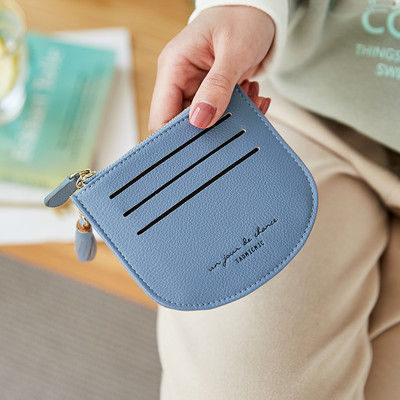 Λεπτό γυναικείο πορτοφόλι με θήκη για κέρματα και χρεωστικές κάρτες