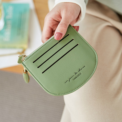Λεπτό γυναικείο πορτοφόλι με θήκη για κέρματα και χρεωστικές κάρτες
