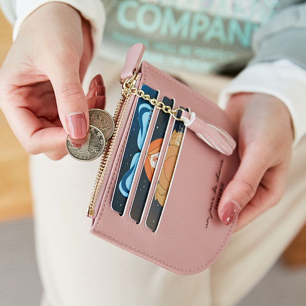 Λεπτό γυναικείο πορτοφόλι με θήκη για κέρματα και χρεωστικές κάρτες