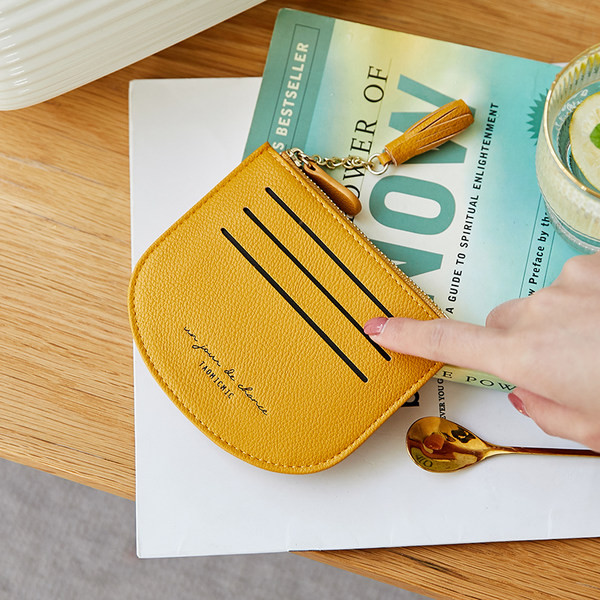 Λεπτό γυναικείο πορτοφόλι με θήκη για κέρματα και χρεωστικές κάρτες