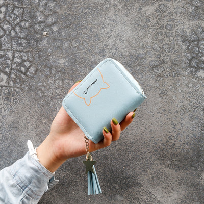 Έκο δερμάτινο γυναικείο πορτοφόλι με απλικέ και μενταγιόν