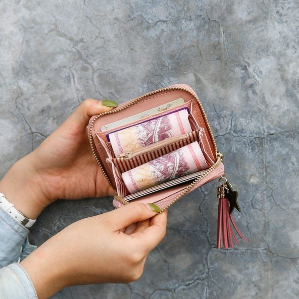 Έκο δερμάτινο γυναικείο πορτοφόλι με απλικέ και μενταγιόν