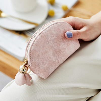 Καθημερινό γυναικείο πορτοφόλι με φούντα και φερμουάρ