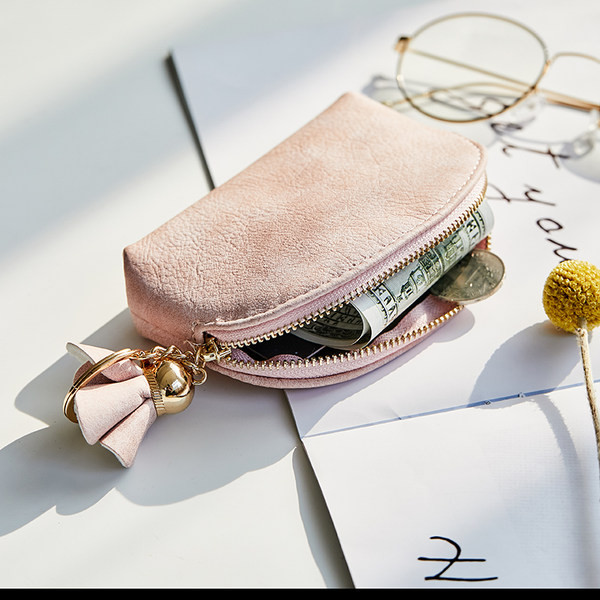 Καθημερινό γυναικείο πορτοφόλι με φούντα και φερμουάρ