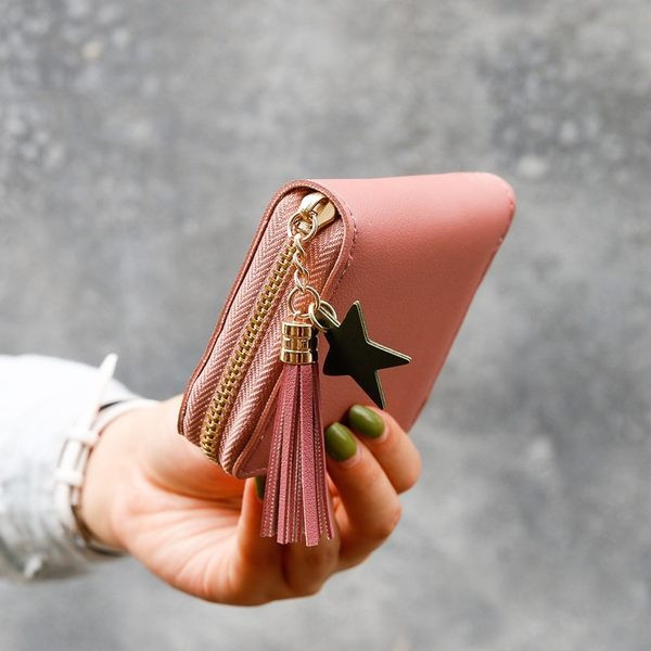 Ādas sieviešu maks ar kulonu un aplikāciju