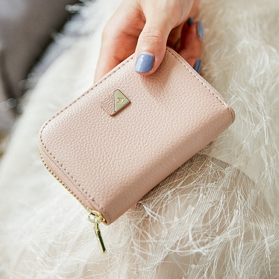 Καθημερινό γυναικείο πορτοφόλι με μεταλλικό στοιχείο και φερμουάρ