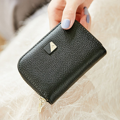 Καθημερινό γυναικείο πορτοφόλι με μεταλλικό στοιχείο και φερμουάρ