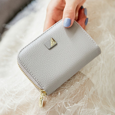 Καθημερινό γυναικείο πορτοφόλι με μεταλλικό στοιχείο και φερμουάρ