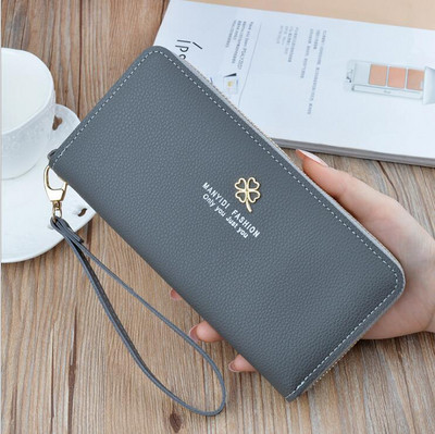 Sieviešu maks no eko ādas ar metāla āboliņu