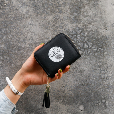 Γυναικείο έκο δερμάτινο πορτοφόλι με φερμουάρ και μενταγιόν