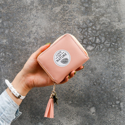 Γυναικείο έκο δερμάτινο πορτοφόλι με φερμουάρ και μενταγιόν