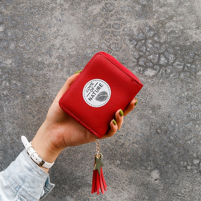 Γυναικείο έκο δερμάτινο πορτοφόλι με φερμουάρ και μενταγιόν