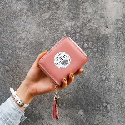 Γυναικείο έκο δερμάτινο πορτοφόλι με φερμουάρ και μενταγιόν