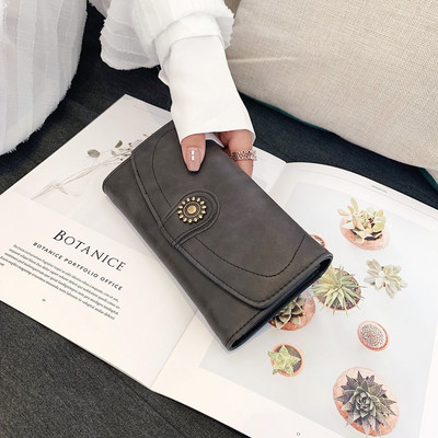 Γυναικείο πορτοφόλι με πολλά διαμερίσματα και μεταλλική διακόσμηση