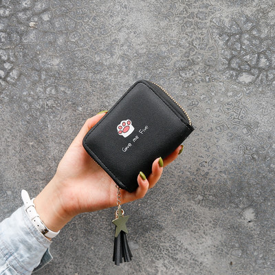 Sieviešu ādas somiņa ar aplikāciju un rāvējslēdzēju