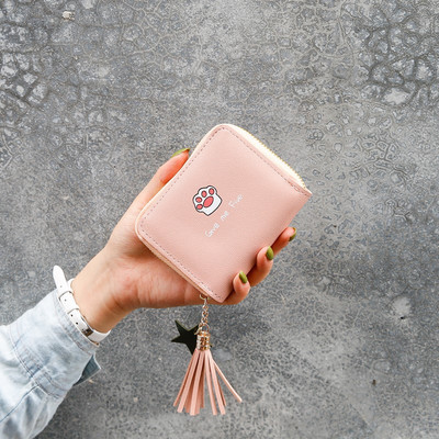 Sieviešu ādas somiņa ar aplikāciju un rāvējslēdzēju