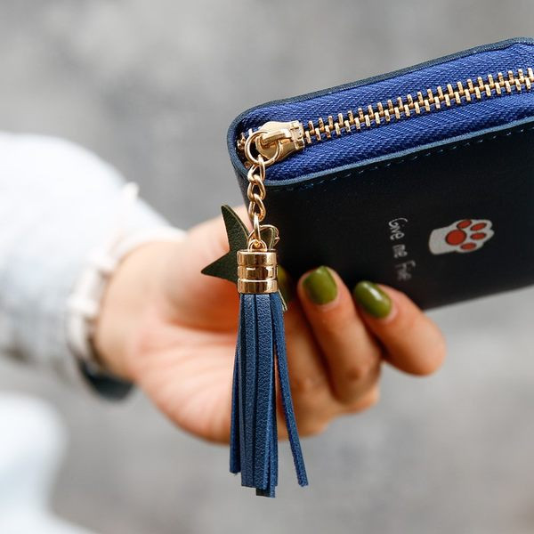 Sieviešu ādas somiņa ar aplikāciju un rāvējslēdzēju