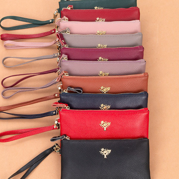 Έκο δερμάτινο πορτοφόλι με φερμουάρ και μεταλλική διακόσμηση