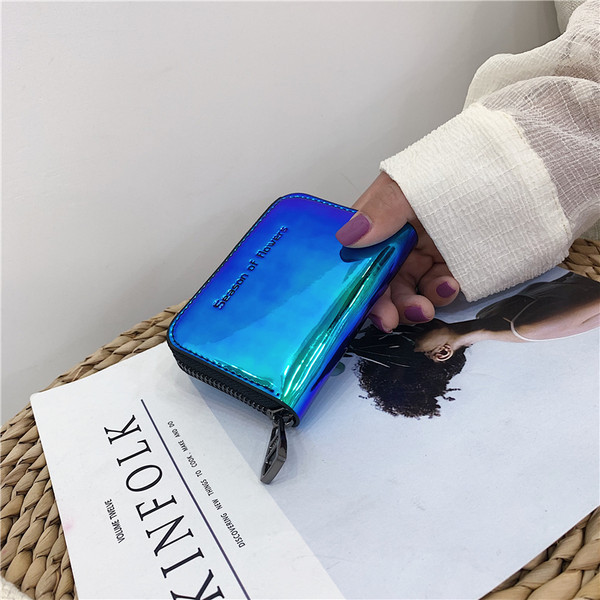 Sieviešu lakādas maks ar uzrakstu un rāvējslēdzēju