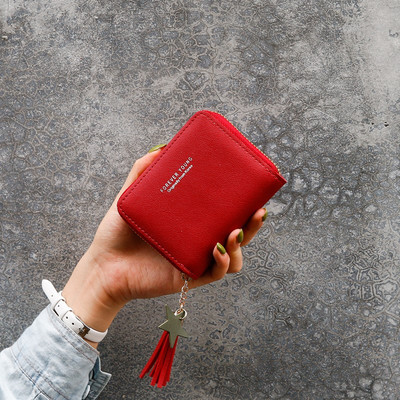 Γυναικείο μικρό πορτοφόλι από οικολογικό δέρμα με φερμουάρ και επιγραφή