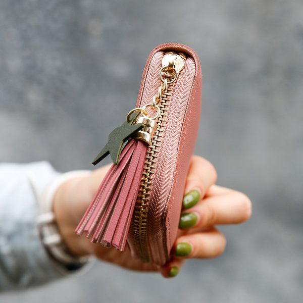 Γυναικείο μικρό πορτοφόλι από οικολογικό δέρμα με φερμουάρ και επιγραφή