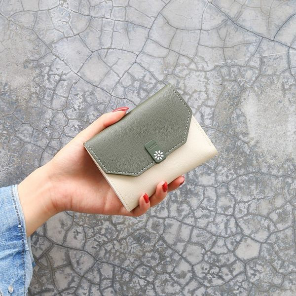 Γυναικείο πορτοφόλι από οικολογικό δέρμα με μεταλλική στερέωση