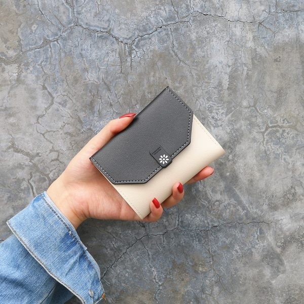 Γυναικείο πορτοφόλι από οικολογικό δέρμα με μεταλλική στερέωση